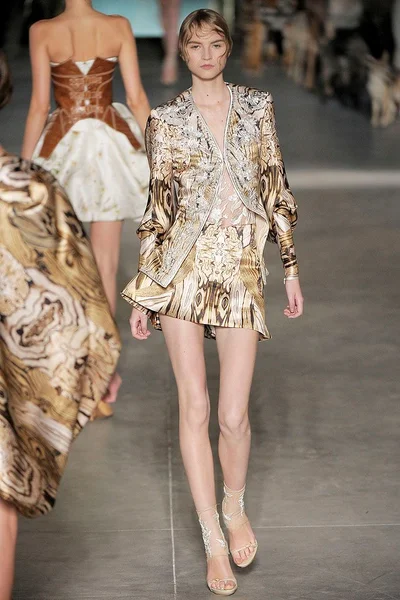 Look 12